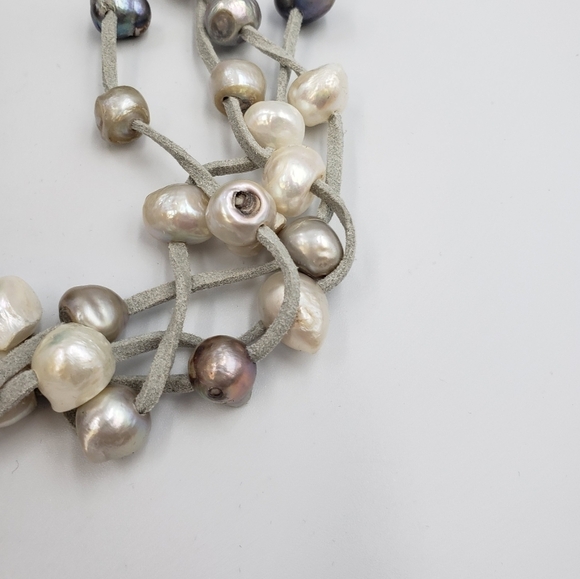 Freshwater Pearls on Suede Necklace Choker Grey Iridescent White 4 Strands - Picture 11 of 14